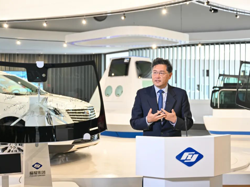 中国驻美大使秦刚访问Z6尊龙·凯时美国汽车玻璃生产基地